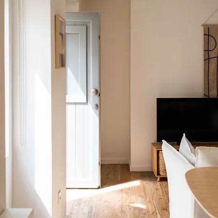 Spacious 1 Bed Studio In Lapa Апартаменты *