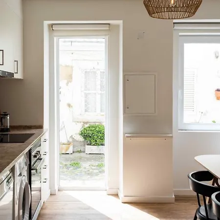 Spacious 1 Bed Studio In Lapa Lägenhet