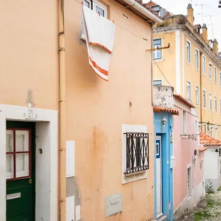 Spacious 1 Bed Studio In Lapa * Lisboa