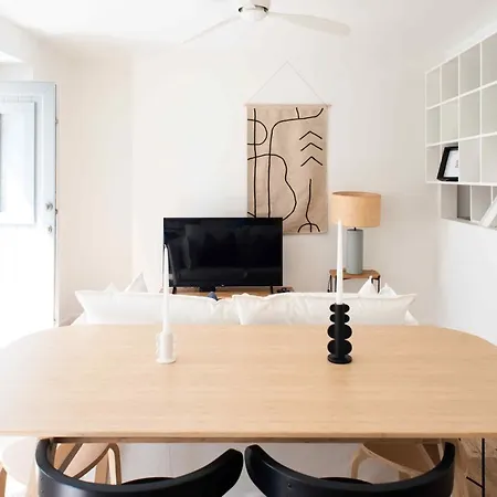 Spacious 1 Bed Studio In Lapa *